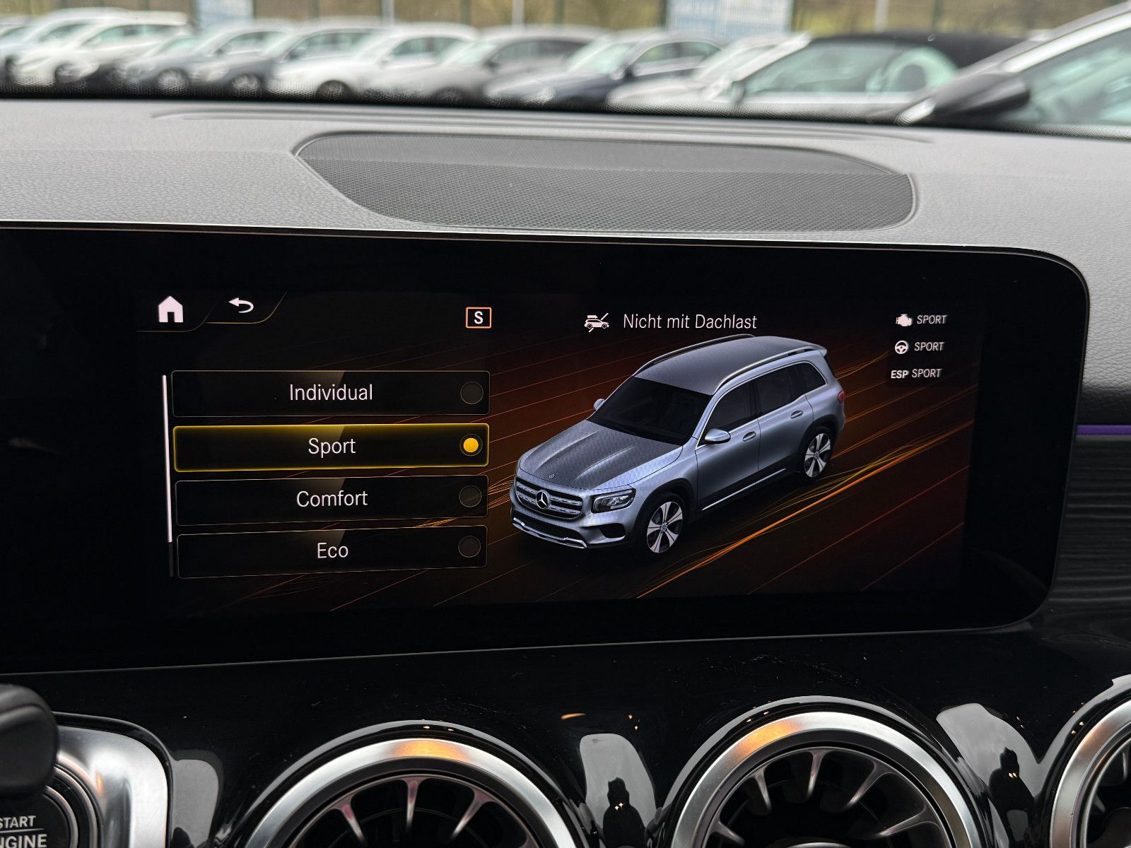 Fahrzeugabbildung Mercedes-Benz GLB 220d 4Matic AMG ACC AHK Kamera Ambiente Pano