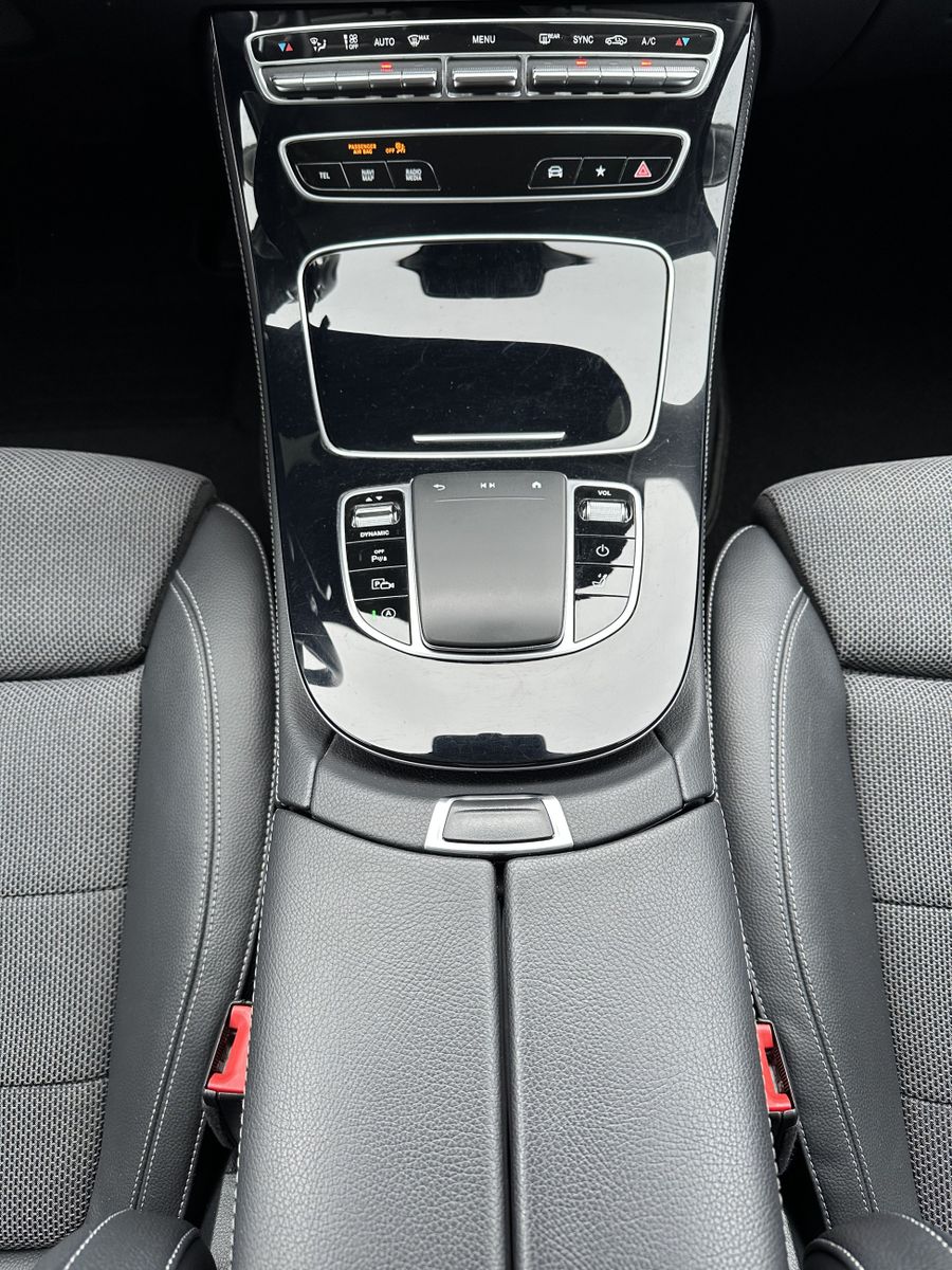 Fahrzeugabbildung Mercedes-Benz E 220d T 4Matic Avantgarde NAV+LED+WIDESCEEN+KAM