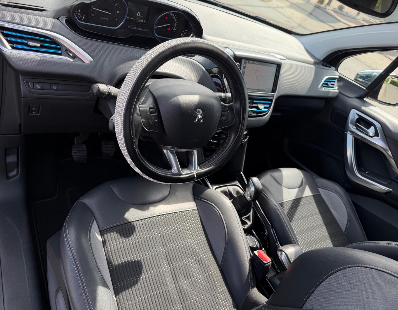 Peugeot 2008 Allure/TÜV Neu/Navi/PDC