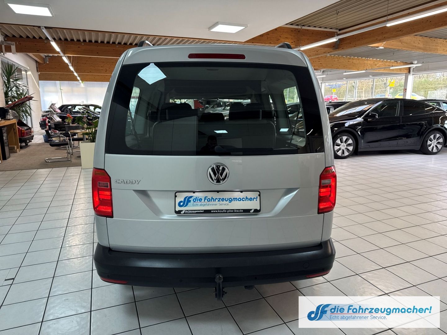 Fahrzeugabbildung Volkswagen Caddy Maxi Trendline BMT AHK Navi Mehrzonenklima