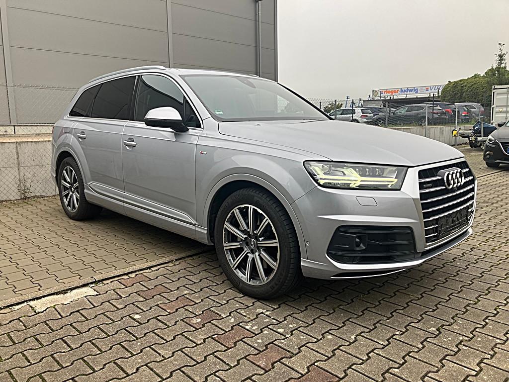 Audi Q7 3.0 TDI quattro S-LINE