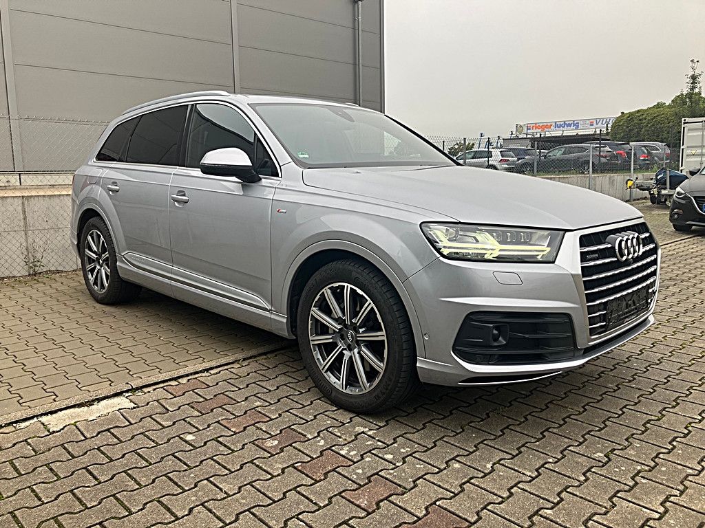 Audi Q7 3.0 TDI quattro S-LINE