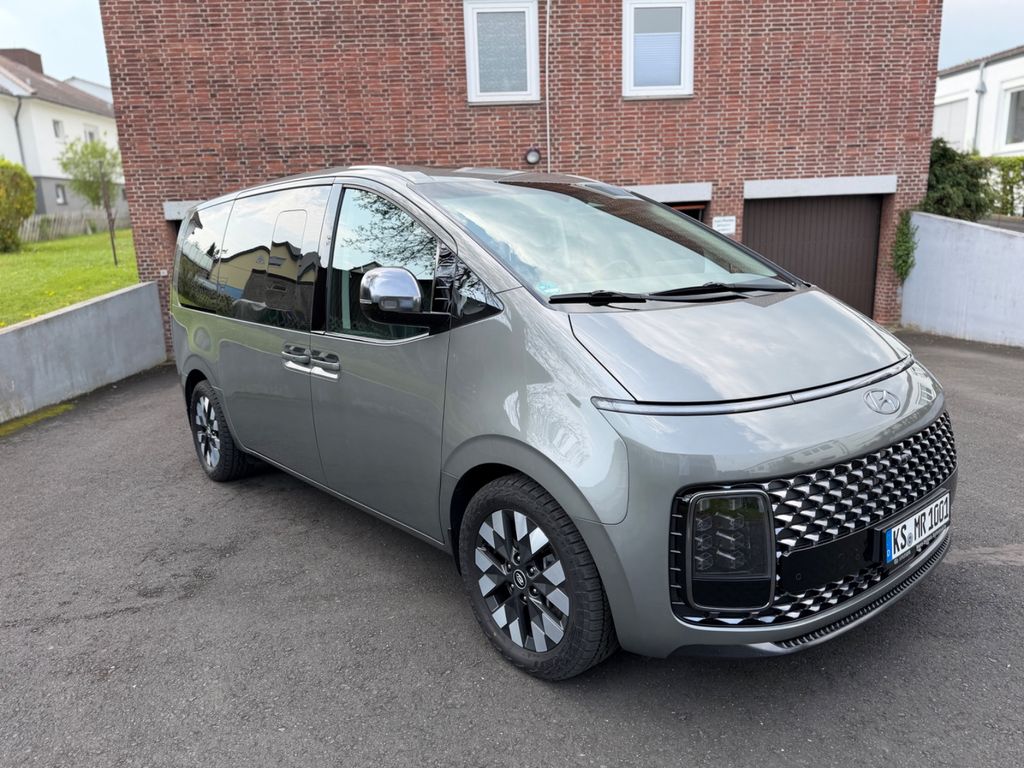 Image of Hyundai STARIA