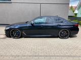 BMW M550i xDrive A - Laser H/K SD 20 Zoll H/R Federn - gebrauchte BMW M550 aus dem Jahr 2022