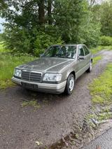 Mercedes-Benz Mercedes Benz W124 E 200 Limousine mit Opt... - gebrauchte Mercedes-Benz E 200 aus dem Jahr 1993