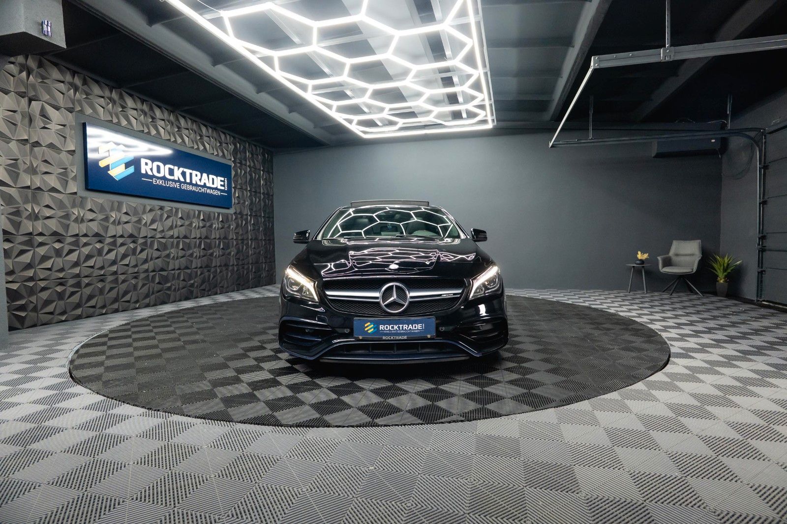 Fahrzeugabbildung Mercedes-Benz CLA 45 AMG 4Matic Performance Night *Pano*LED*