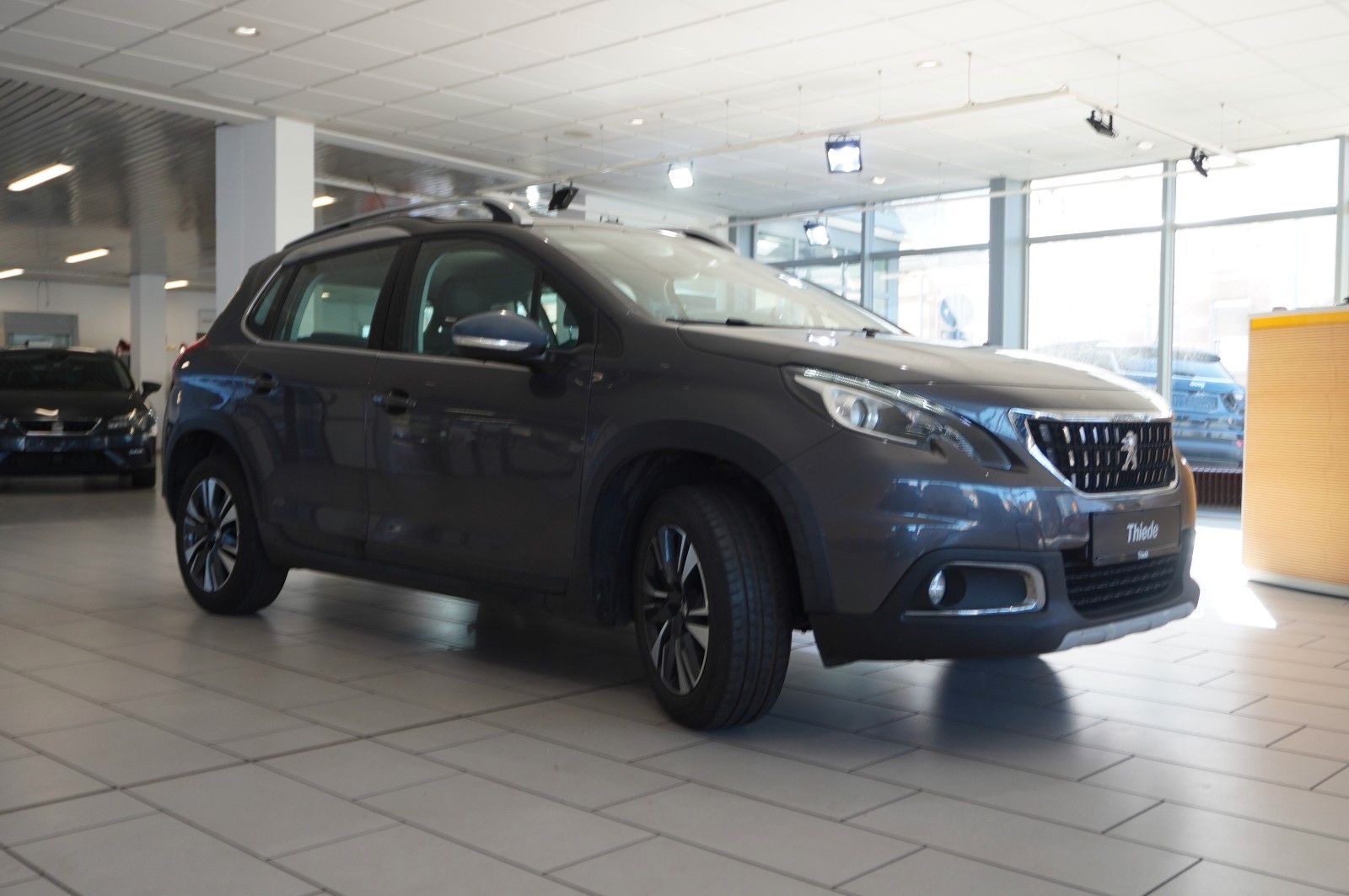 Fahrzeugabbildung Peugeot 2008 1.2 ALLURE NAVI/LED/KAMERA/SHZ/SPORT/TEMP.