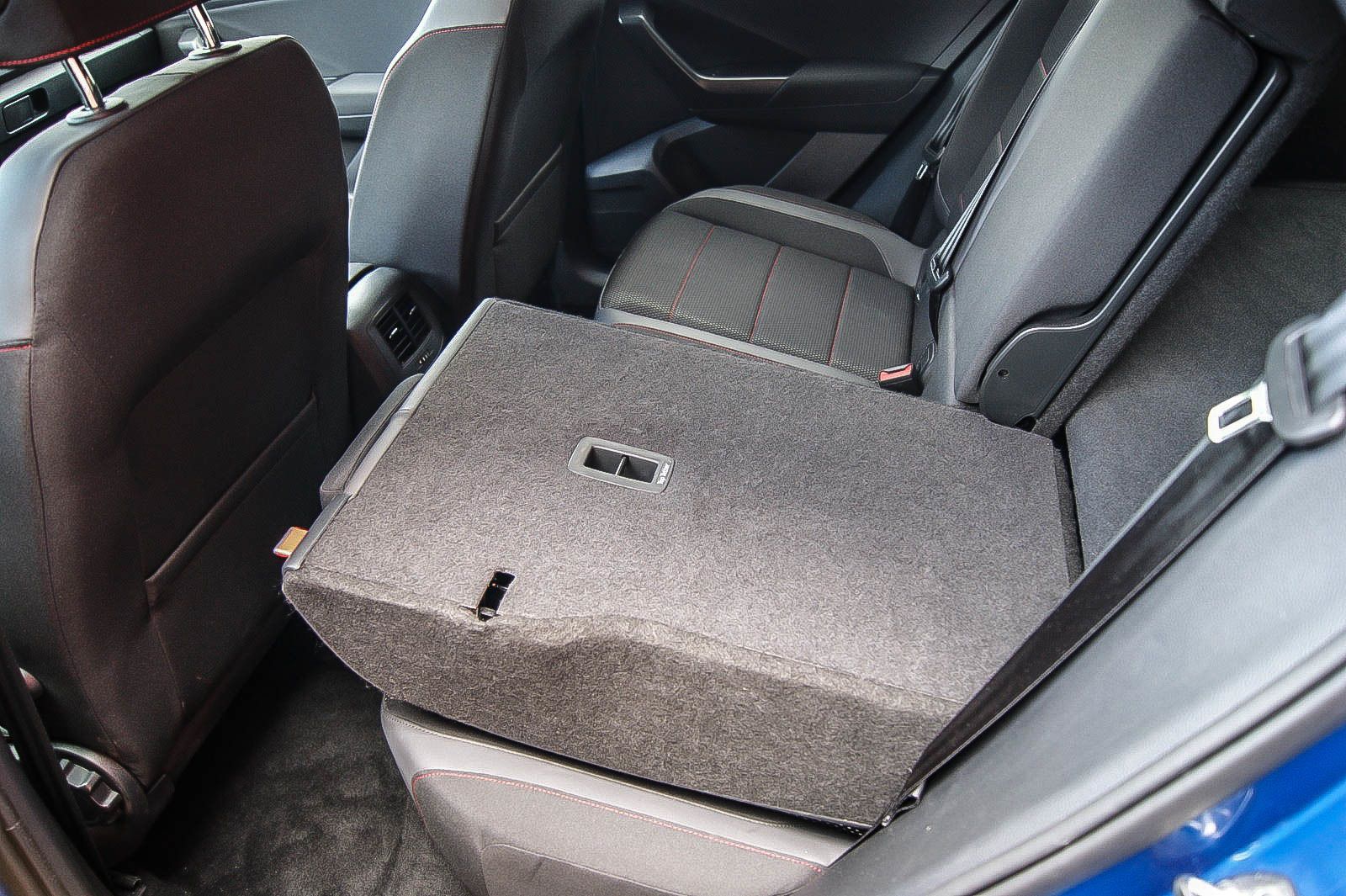 Fahrzeugabbildung Volkswagen T-Roc 20 TDI DSG Sport NAVIGATION SPORT VIRTUAL