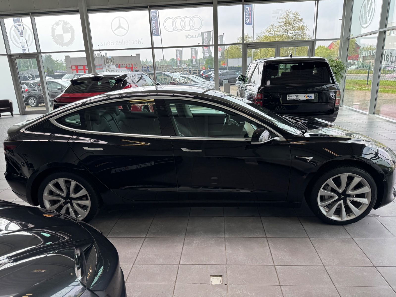 Fahrzeugabbildung Tesla Model 3 Standard Range Plus RWD