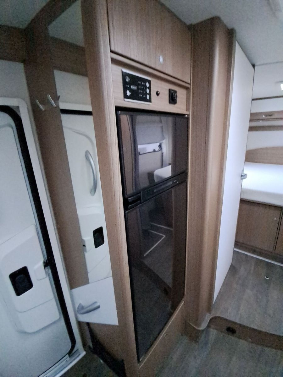 Fahrzeugabbildung Carado T 449 Markise,Sat,Fahrradträger, Radio, RFK