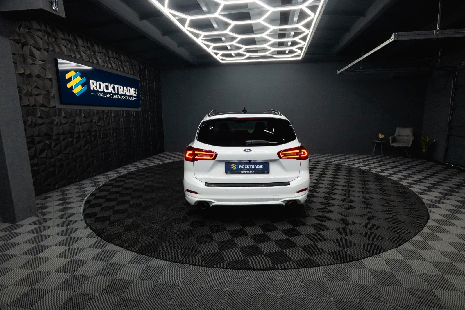 Fahrzeugabbildung Ford Focus Turnier ST X Performance *Head Up*LED*DAB*
