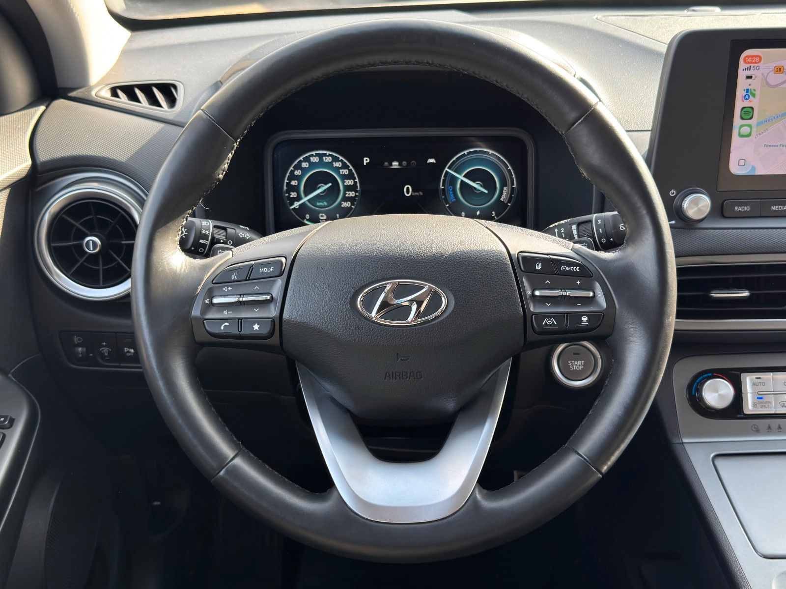 Fahrzeugabbildung Hyundai KONA E Select SHZ LHZ LKA ACC Navi CarPlay Wifi