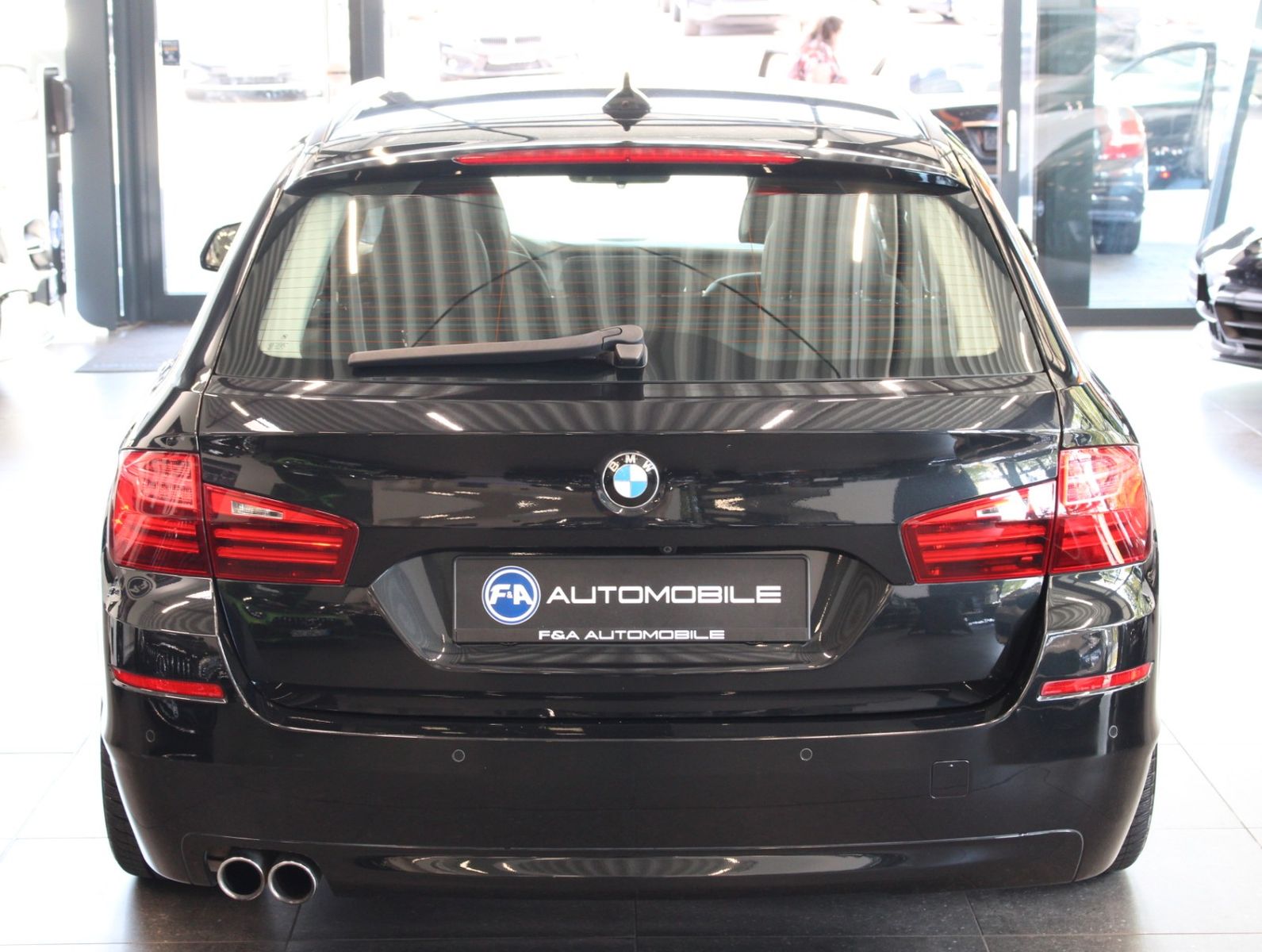 Fahrzeugabbildung BMW 530d Pano+Standhzg.+SoftClose+R.Kamera+NaviProf.
