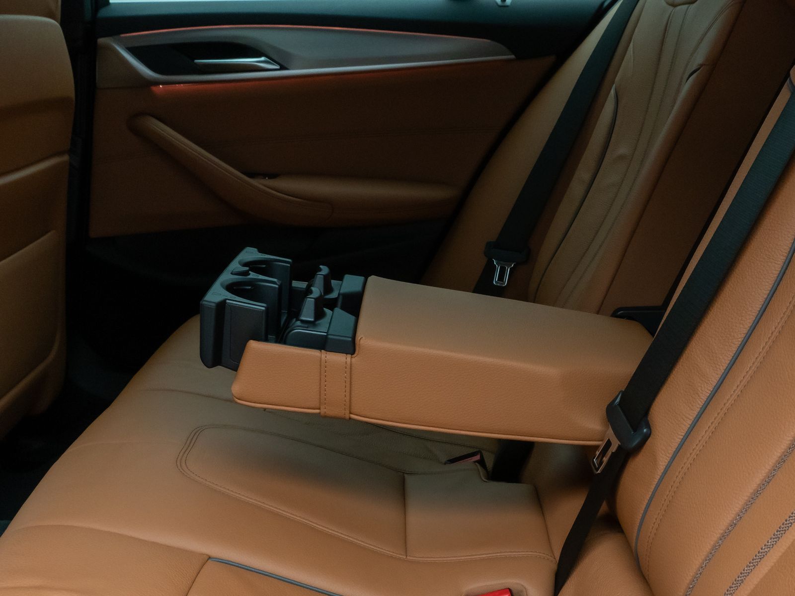 Fahrzeugabbildung BMW 530e xD M Sport HUD DAB Laser HiFi AHK Komfort