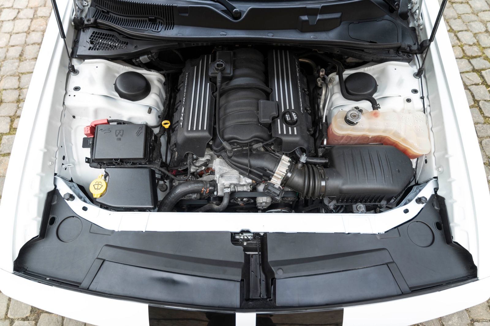 Fahrzeugabbildung Dodge Challenger 6,4L SCAT PACK ALPINE CARPLAY KAM