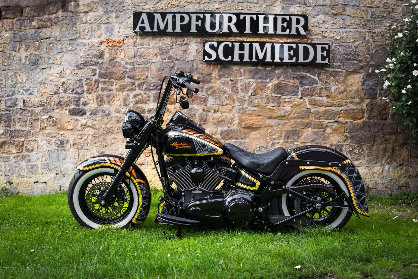 Harley-Davidson FLSTN Softail Deluxe Chicano