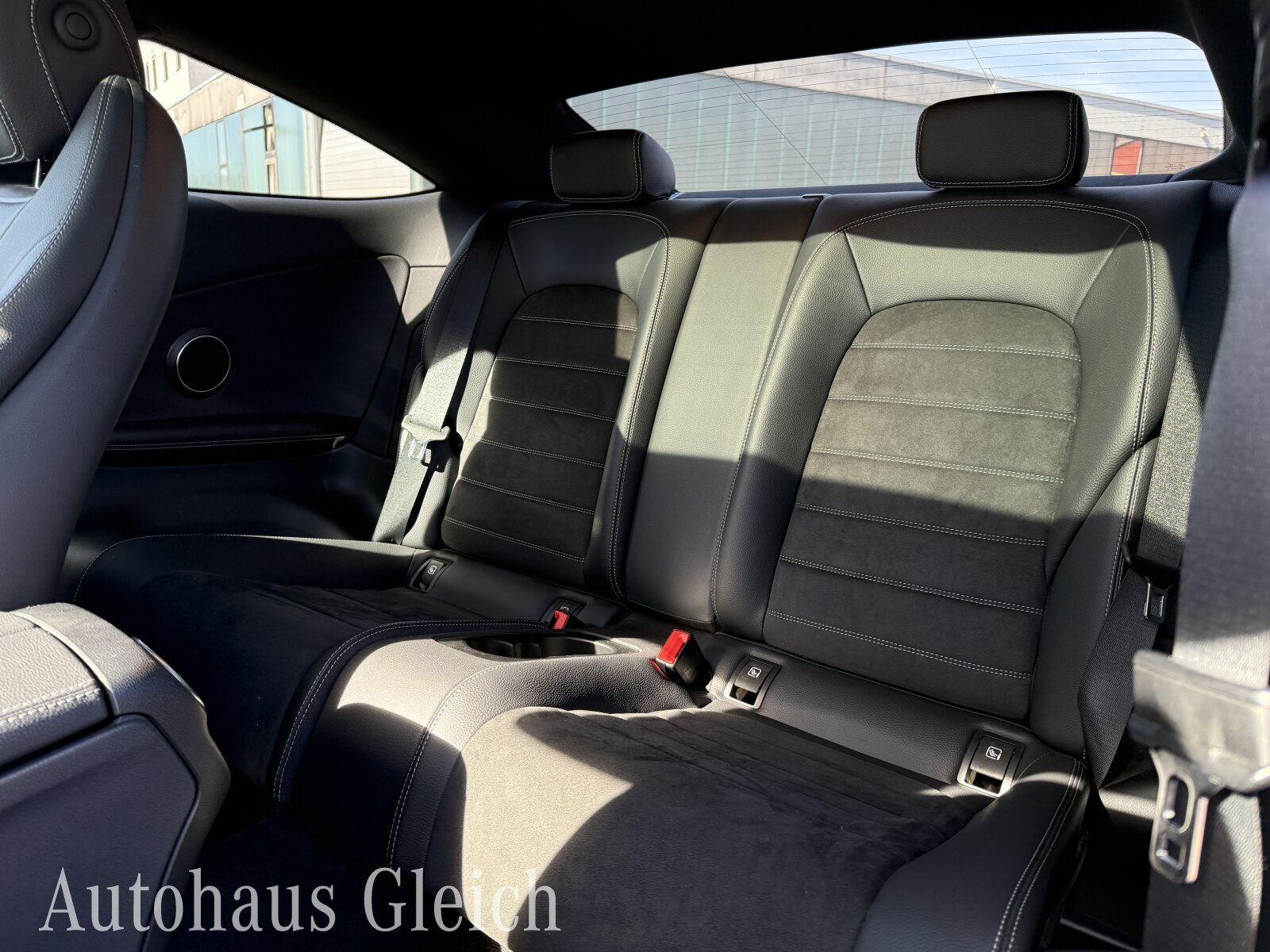 Fahrzeugabbildung Mercedes-Benz C 180 Coupe AMG-Line Interieur/Navi/LED