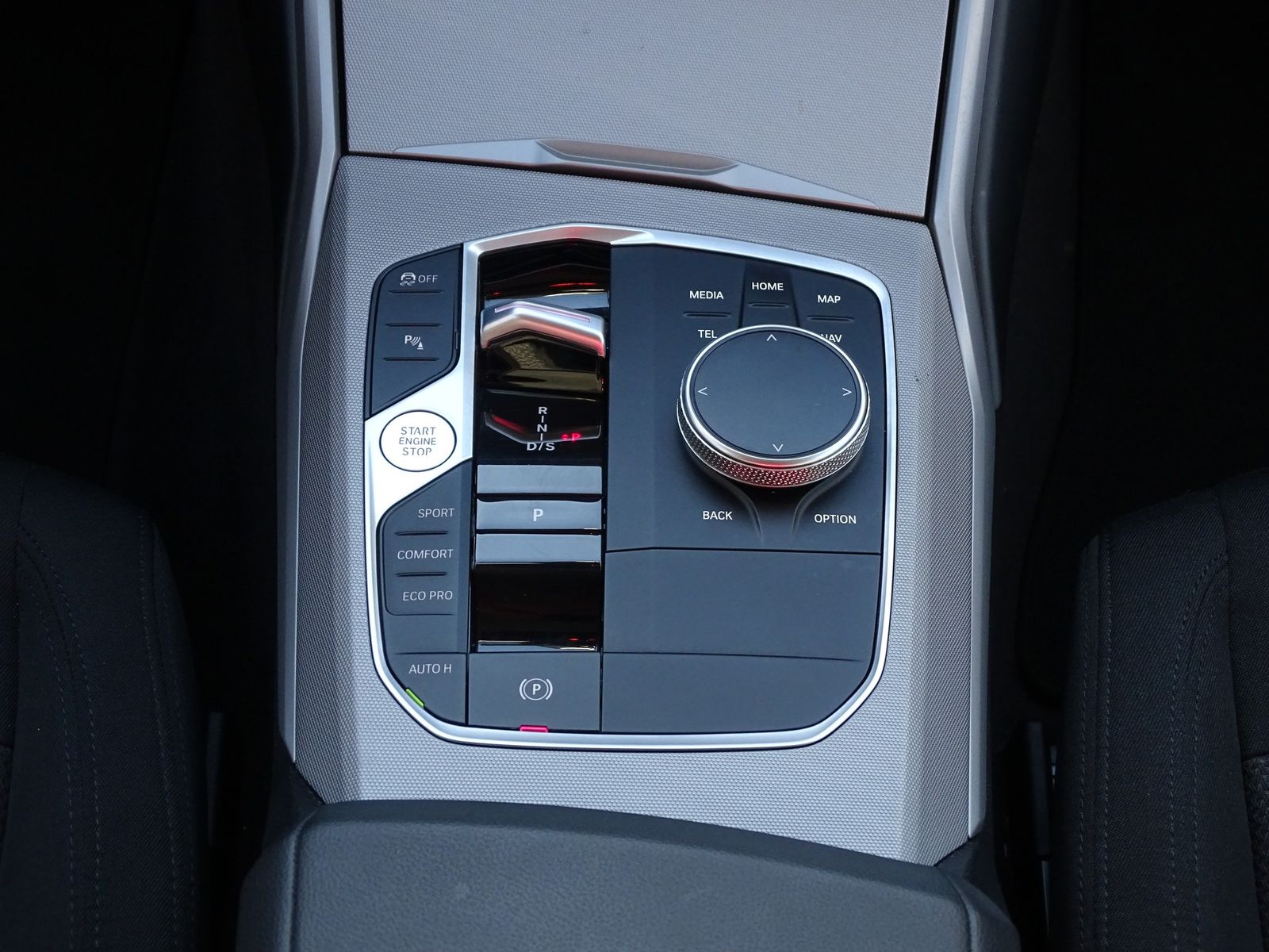 BMW 318d Advantage Aut. LED Navi Head-Up AHK Kamera foto 17