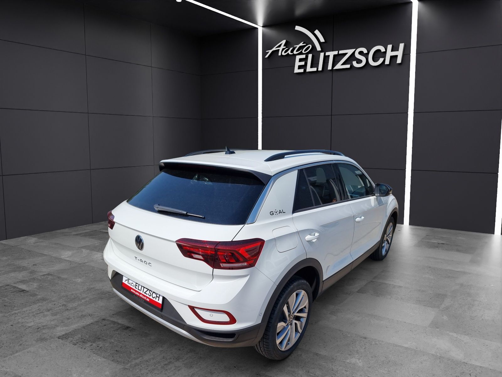 Fahrzeugabbildung Volkswagen T-Roc TSI Goal DSG LED+ ACC 18" AHK SHZ RearView