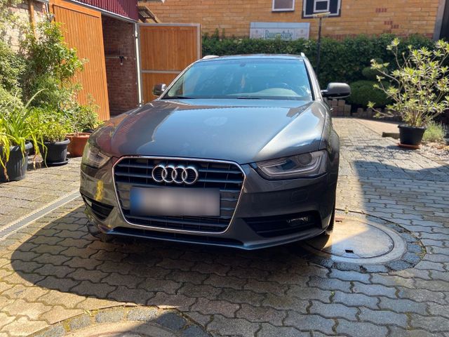 AUDI Audi A4 B8 Sline