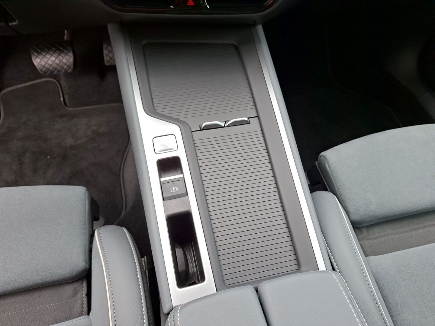 Passat Variant 2.0TDI DSG Business *AHK*HUD*AREA