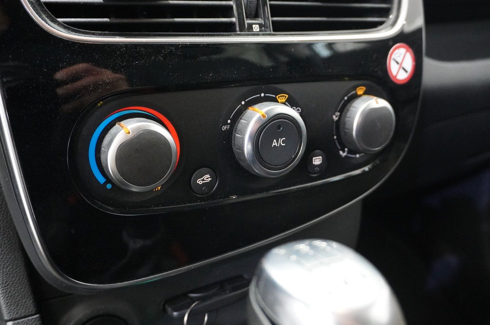 Fahrzeugabbildung Renault Clio IV Grandtour 0.9 TCE LIMITED NAVI/LED/DAB+