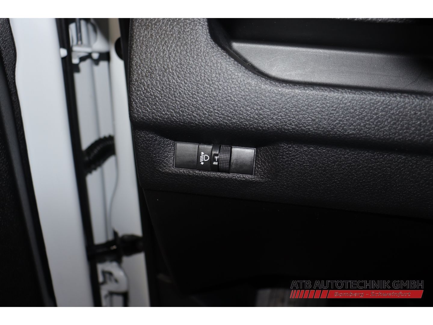 Fahrzeugabbildung Toyota Proace L2 2.0l Kasten Comfort + Navi + AHK