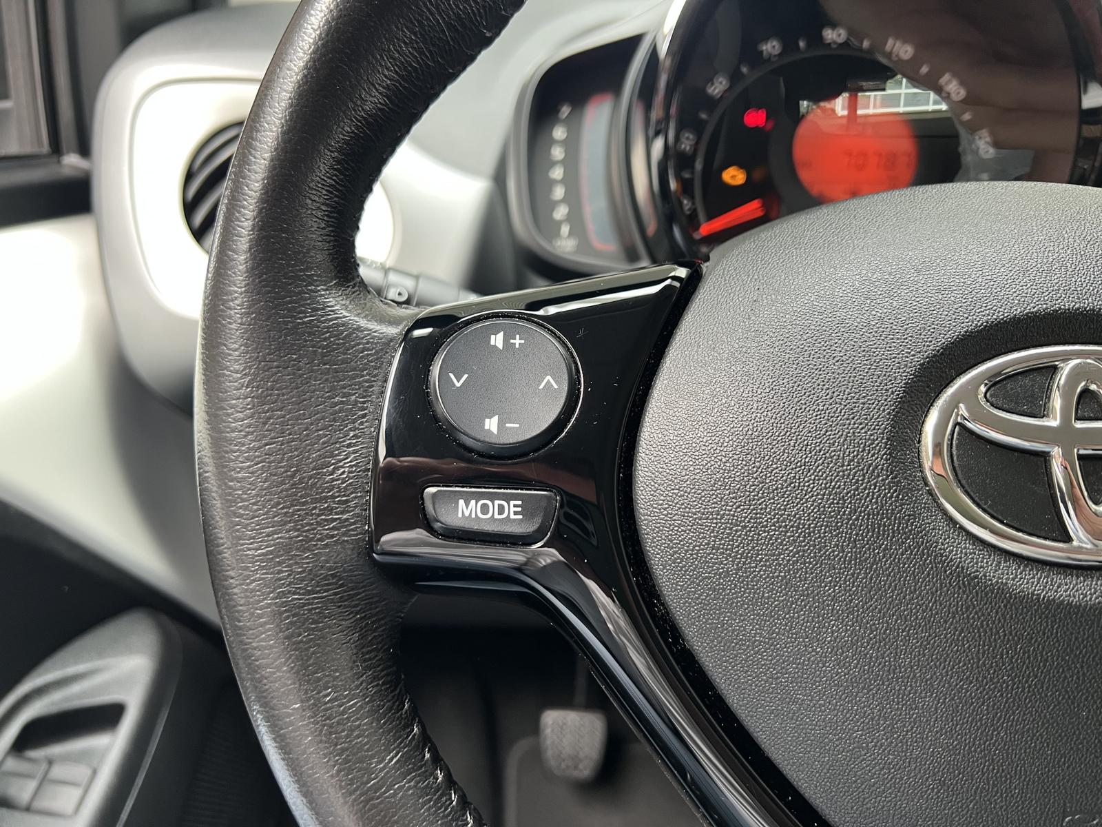 Toyota Aygo x-play connect CarPlay Klima Tempomat Touch