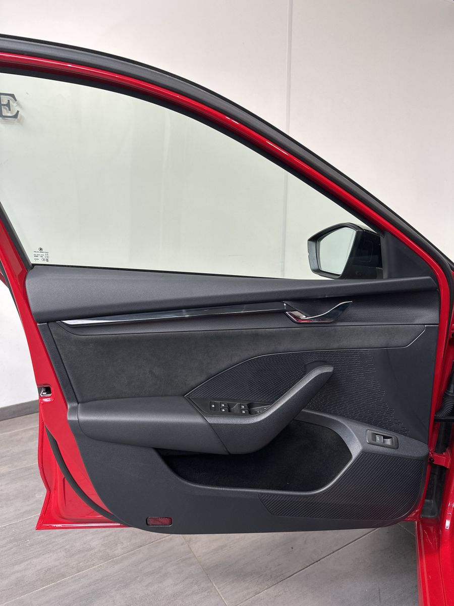 Fahrzeugabbildung SKODA Octavia 2.0 TDI DSG RS NAV+LED+KAM+VCOCK+HUD+DCC