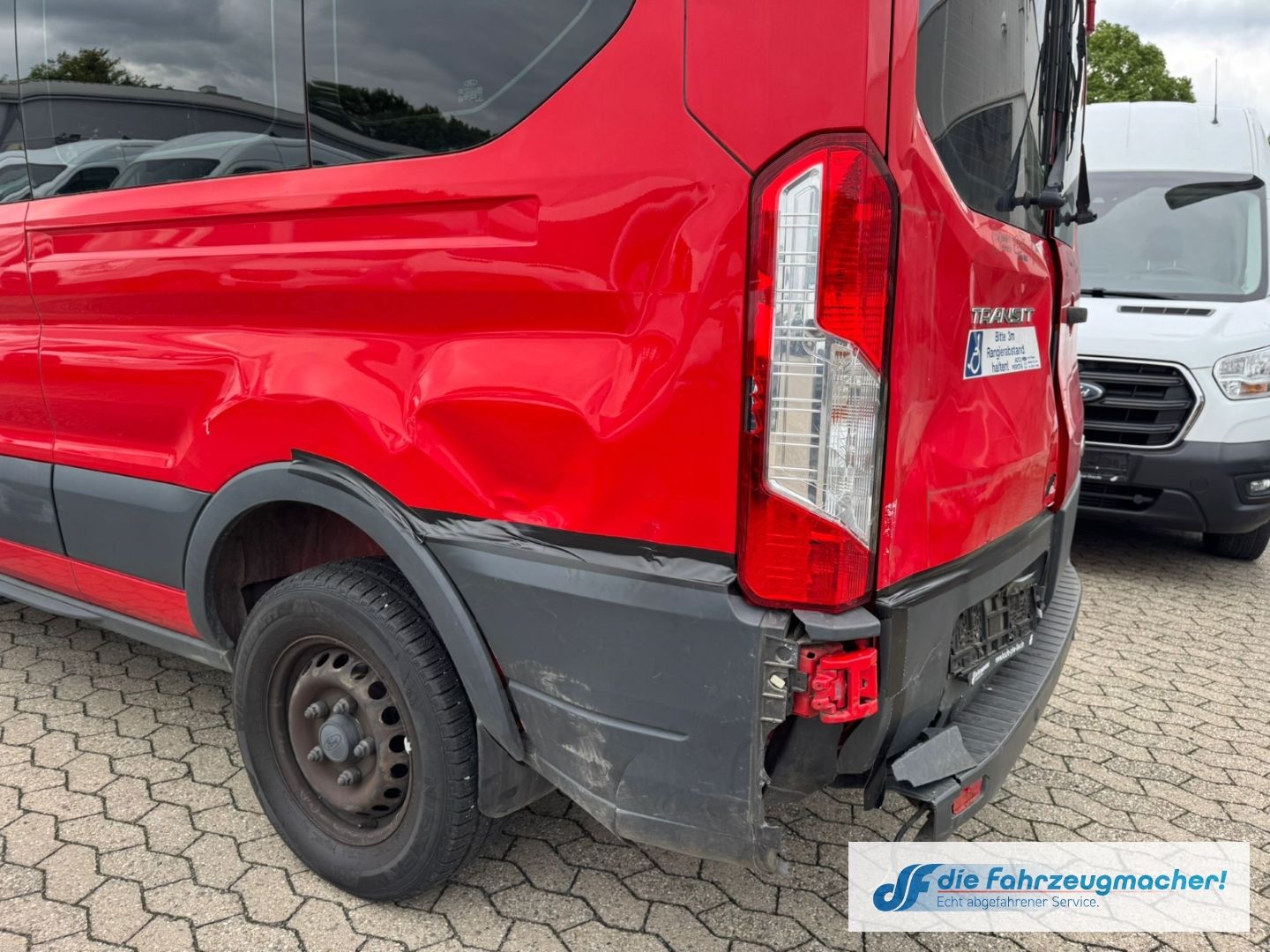 Fahrzeugabbildung Ford Transit Kombi 350 L3 *HECKSCHADEN *2539