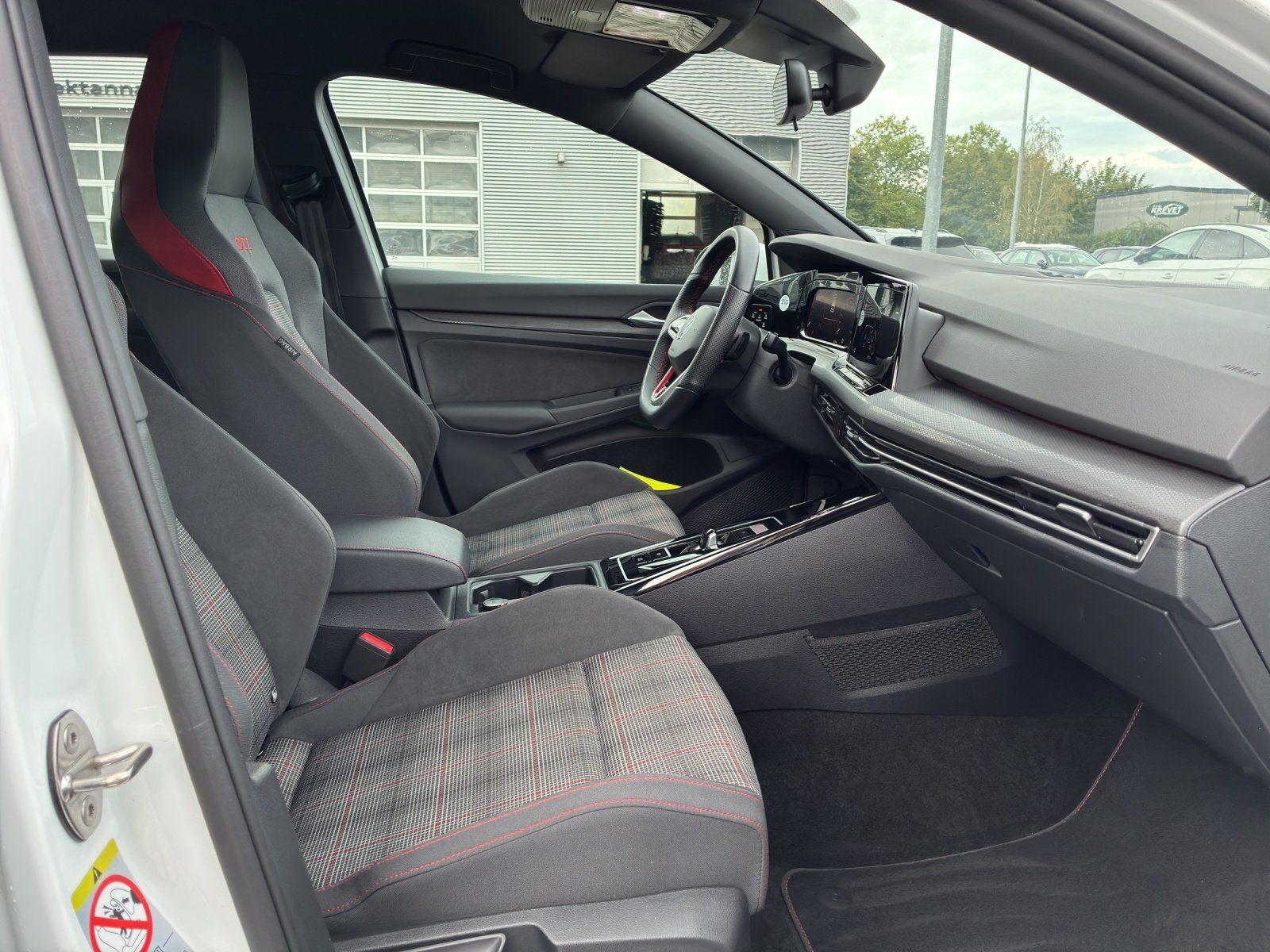 Fahrzeugabbildung Volkswagen Golf VIII GTI 2.0 TSI DSG.RF-Kamera.Navi.SH.Keyl