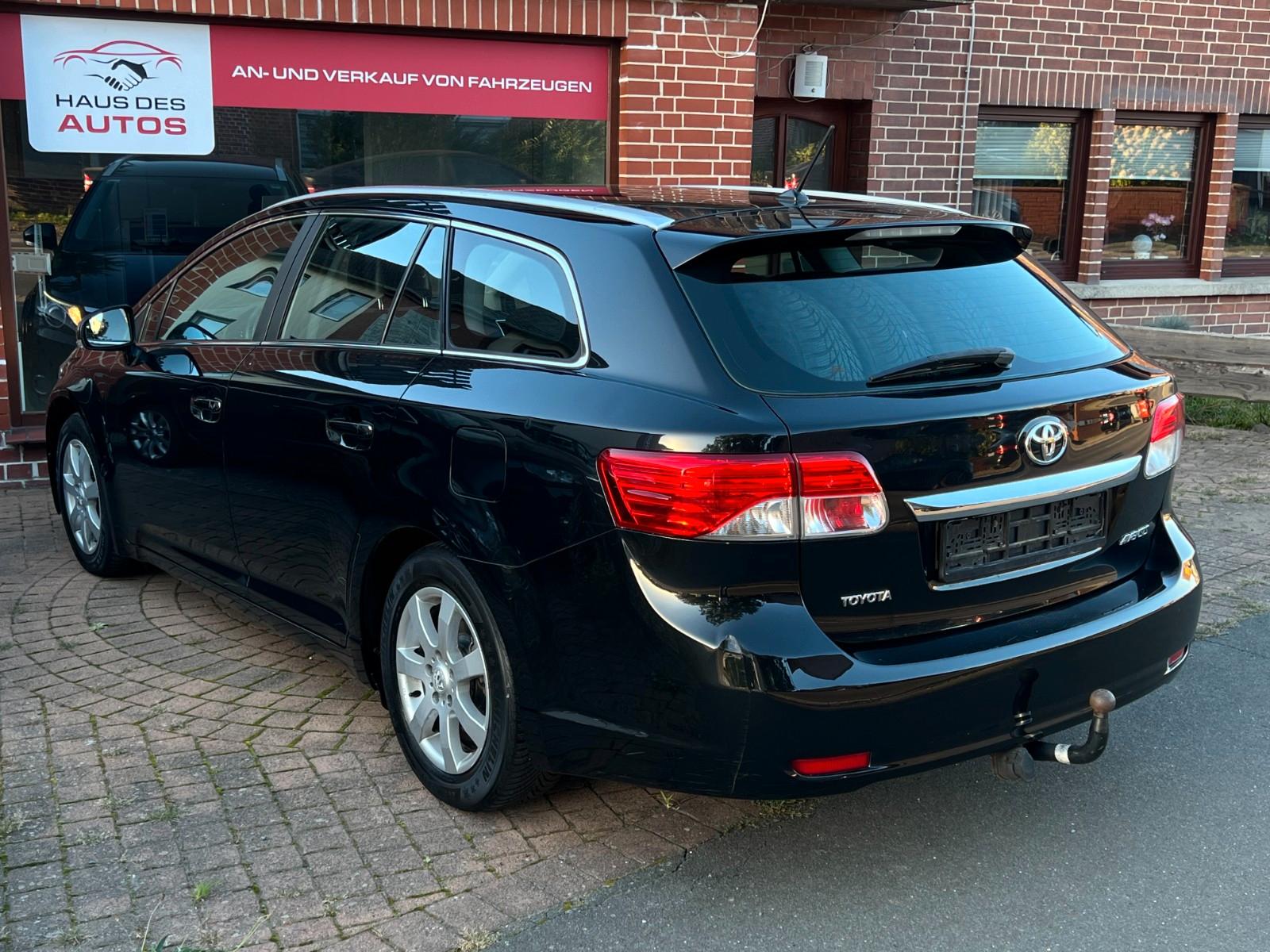 Toyota Avensis 2012 — photo 7