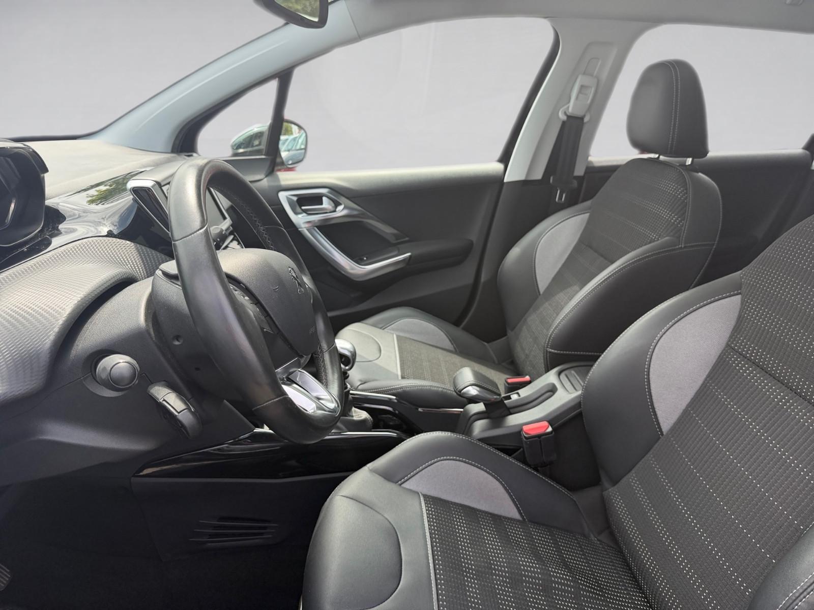 Peugeot 2008 Allure*Pano*Navi*Touch*Klimaauto.*