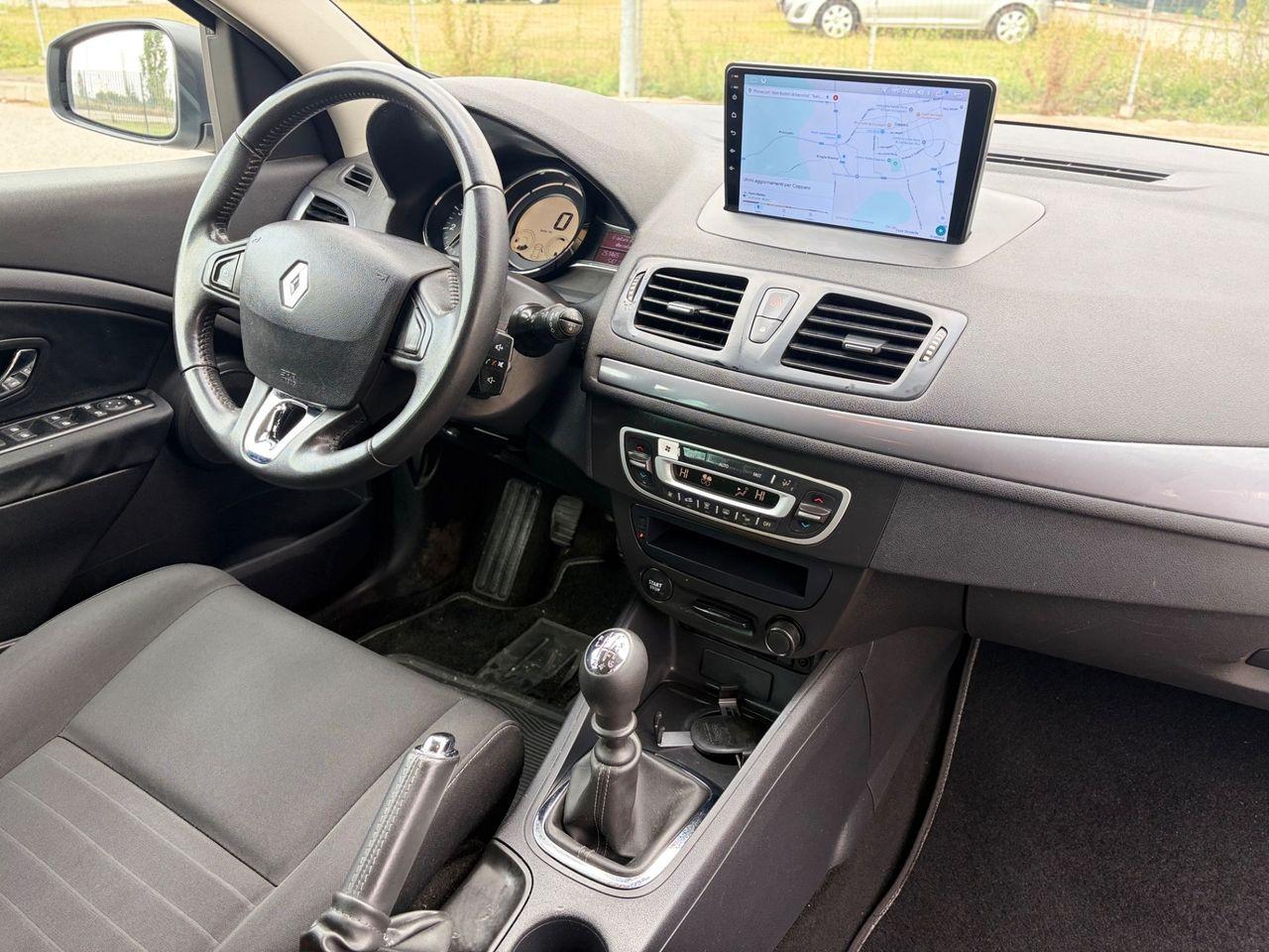 Renault Megane 2015 — фото 11