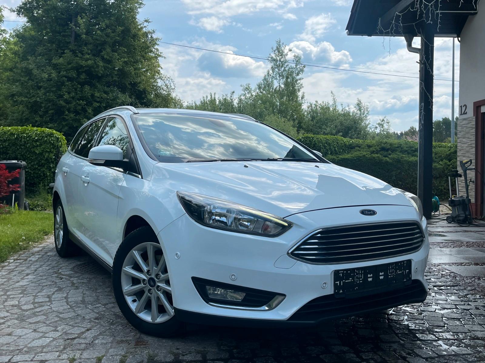 Ford Focus Turnier Titanium  Zahnriemen & Tüv neu