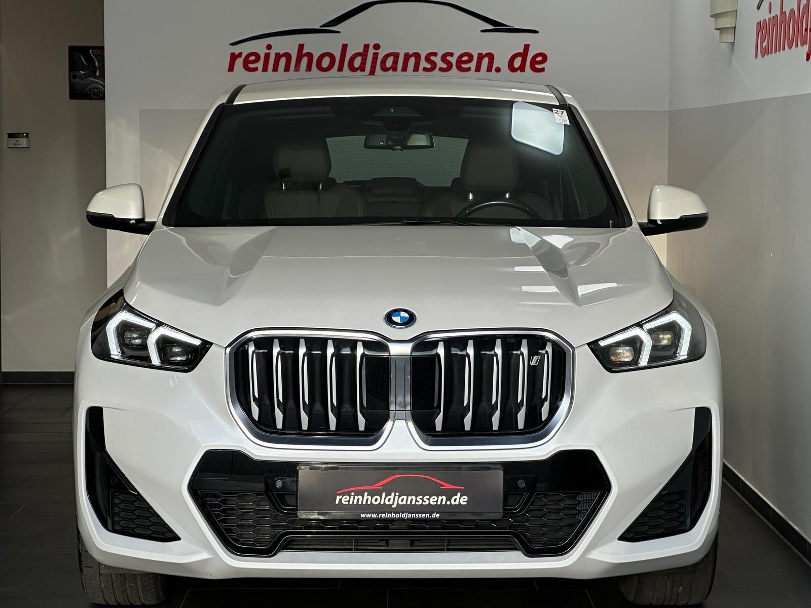 BMW iX1 30 xDrive M Sport Shadow AHK Ad.LED SOH_97% foto 3
