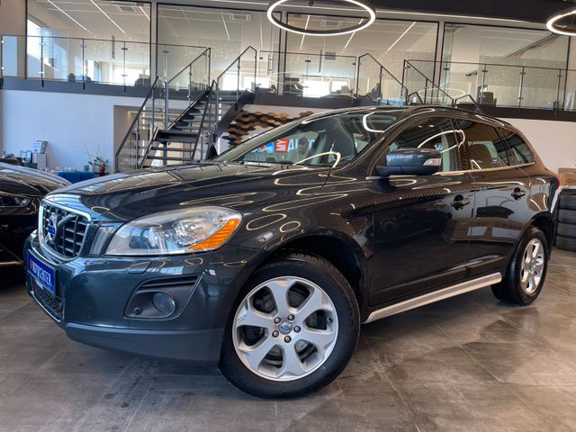 Volvo XC60 Momentum AWD *BI-XENON*PANO*NAVI*PDC*AHK*
