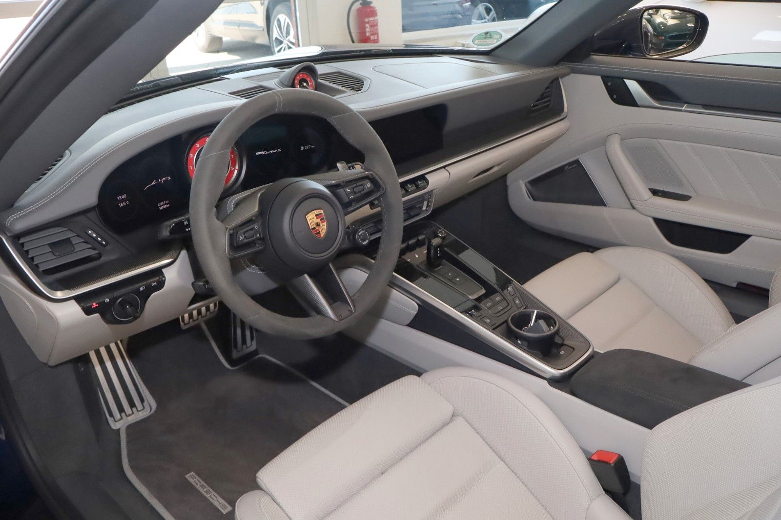 Fahrzeugabbildung Porsche 911 992 Turbo S Cabrio LIFT, SportDesign, Carbon