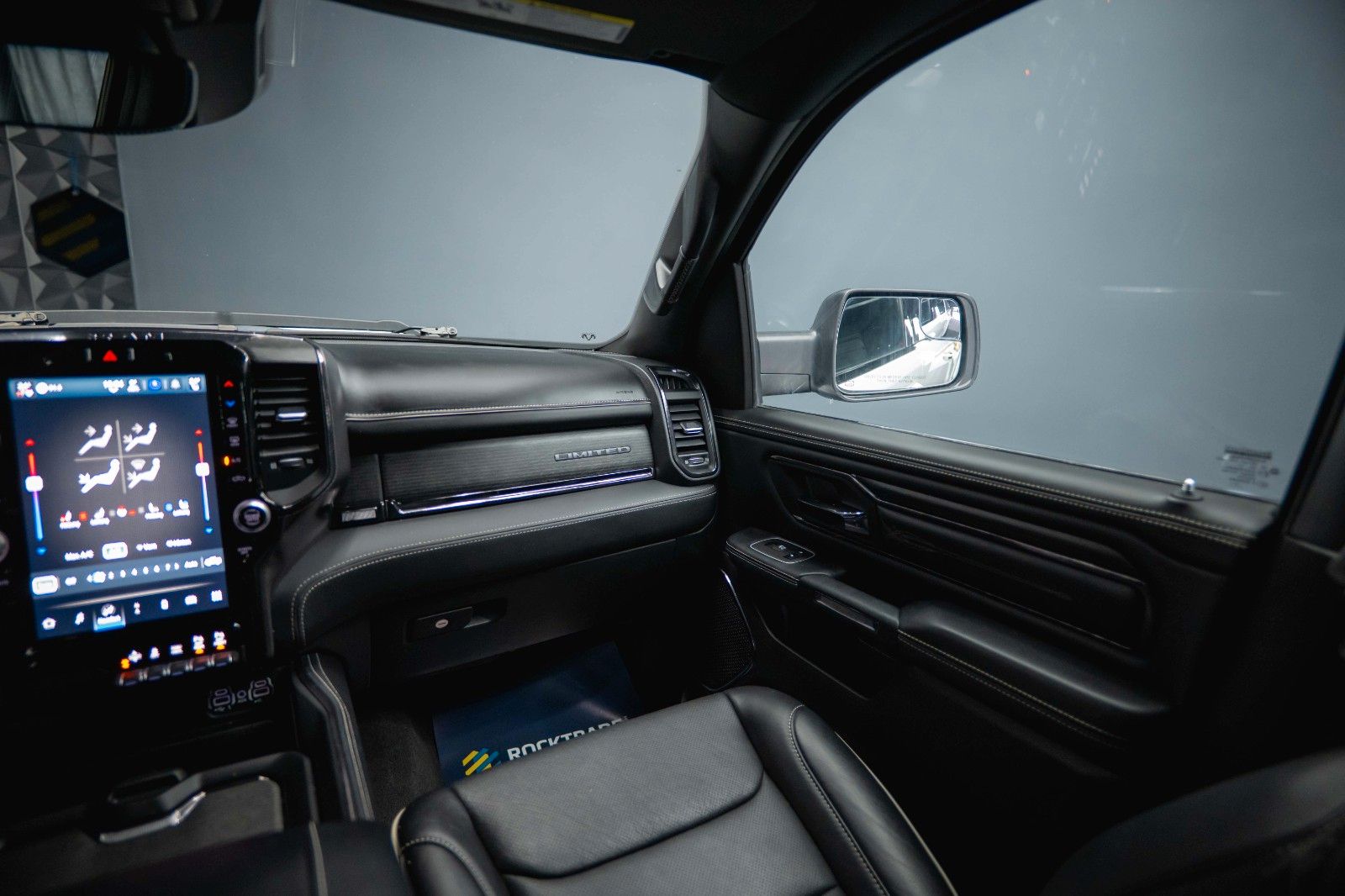 Fahrzeugabbildung Dodge RAM 5.7 V8 HEMI LIMITED Offroad Night-Paket *LED