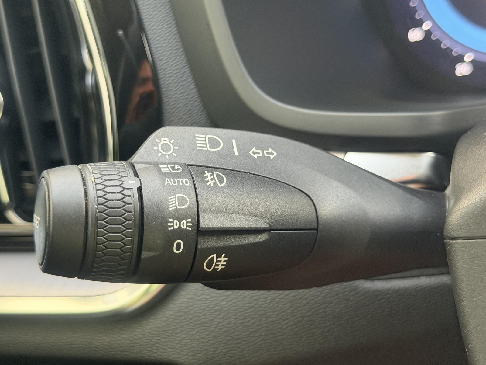 Volvo V60 Core LED ACC Virtual-Cockpit Rü-Kamera Navi