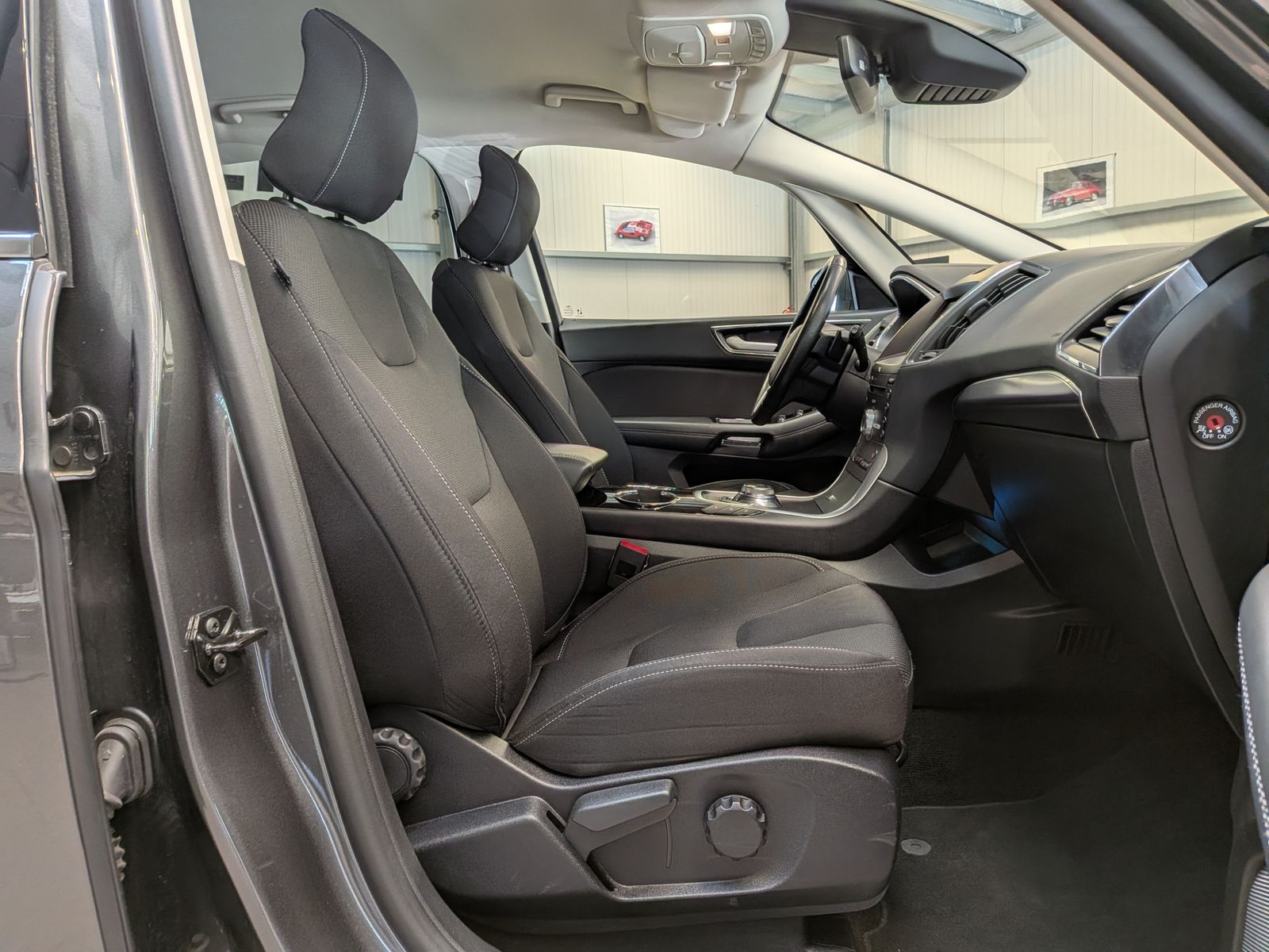 Fahrzeugabbildung Ford S-MAX 2.0 Aut. Titanium*LED*CAM*ACC*AHK*7-SITZE