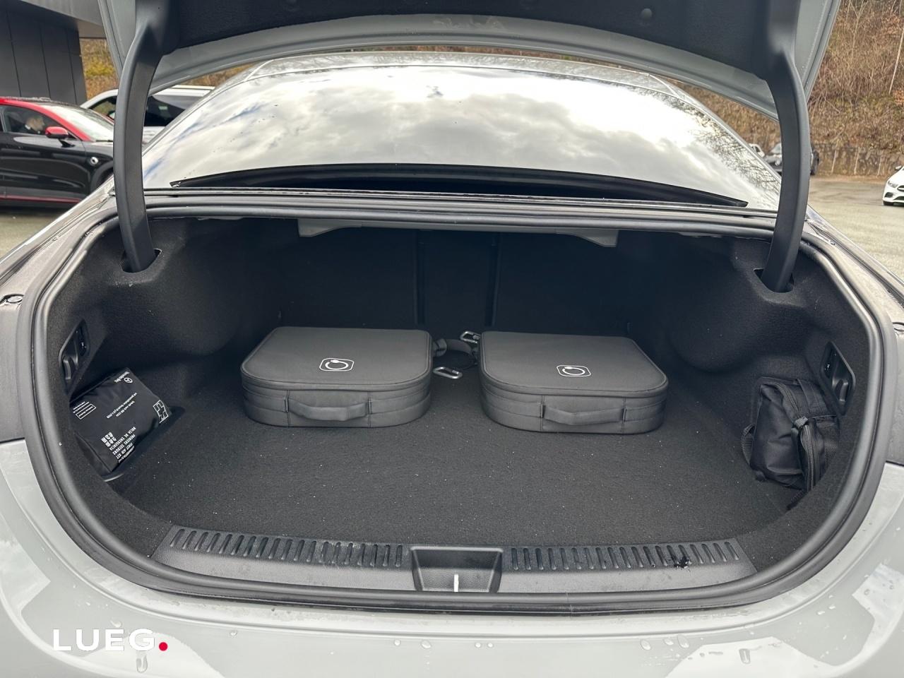 Mercedes-Benz E 300 e AMG+NIGHT+AHK+HUD+360+DIGITAL+DISTRONIC