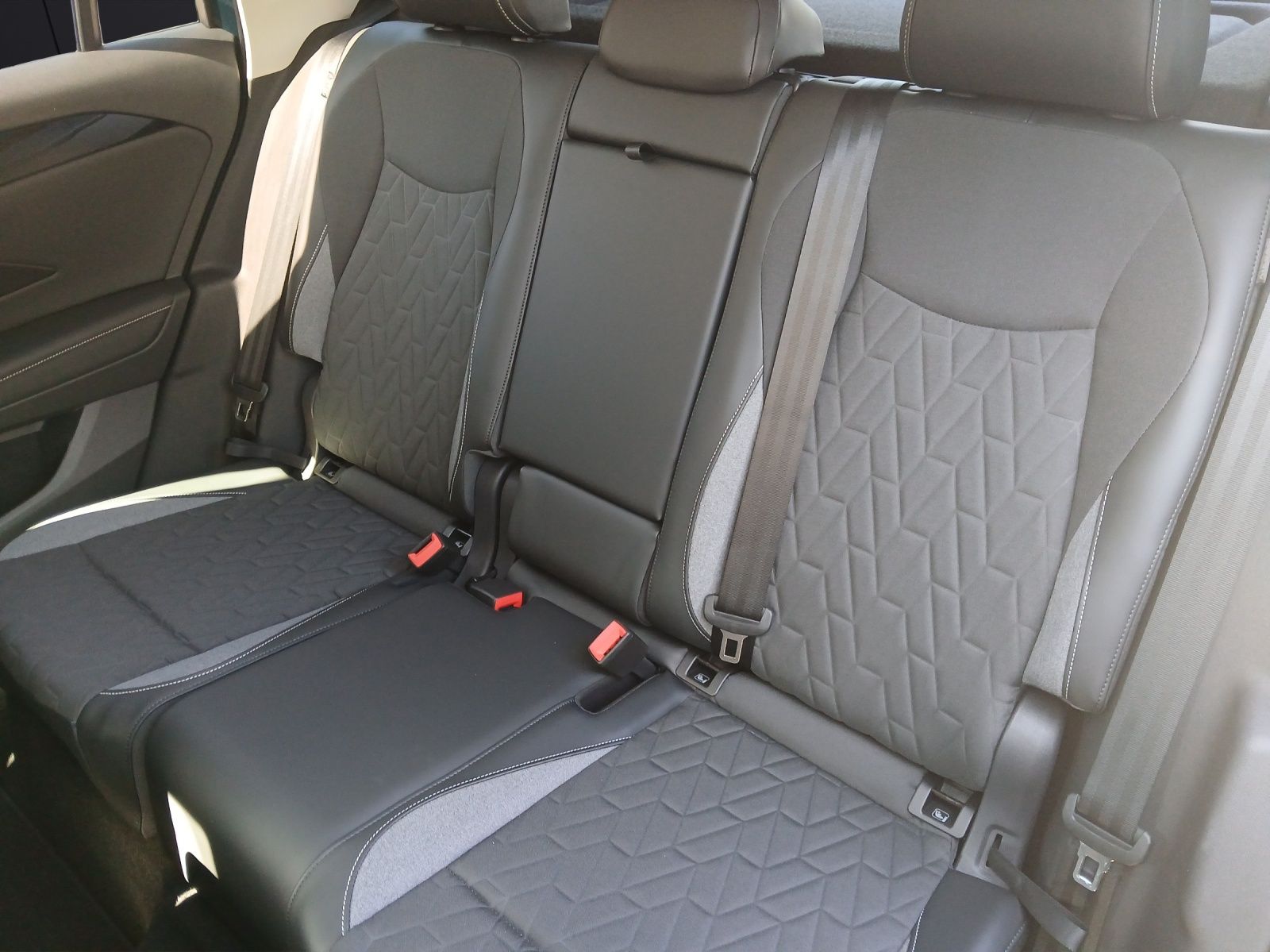 Fahrzeugabbildung Volkswagen Tiguan Energy eTSI DSG IQ.Light ACC AHK SH LRHzg