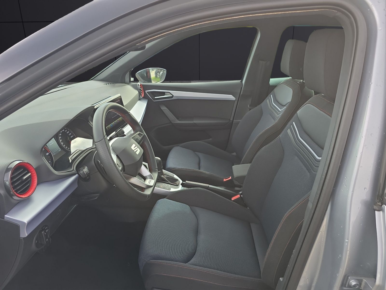 Fahrzeugabbildung SEAT Arona FR 1.5 TSI DSG ACC LED