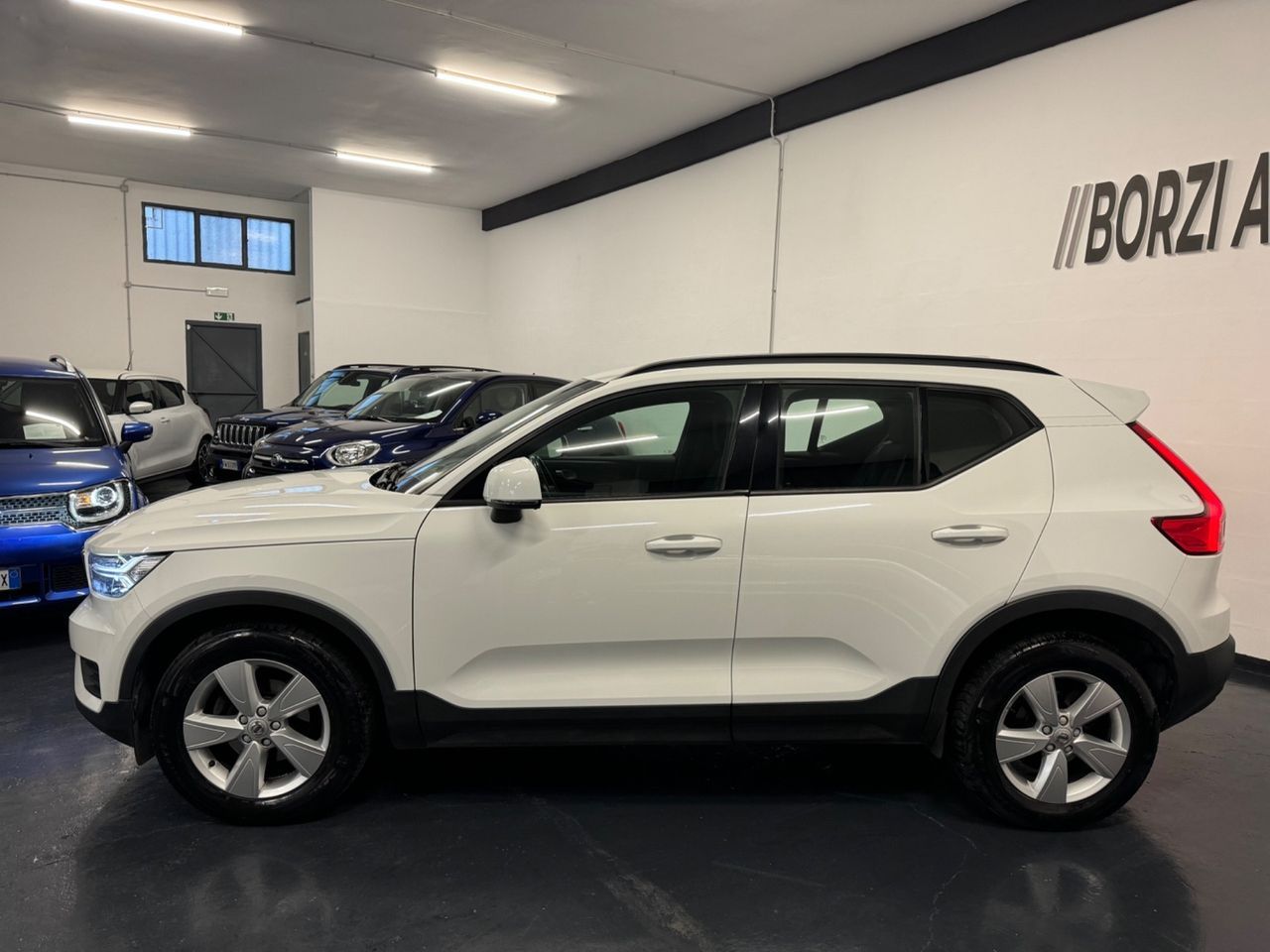 Volvo XC40 T2 Geartronic Momentum Pro PREZZO REA imagem 2
