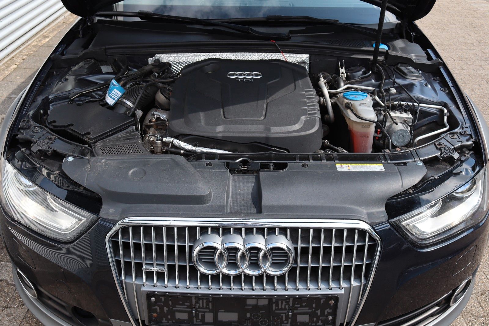 Fahrzeugabbildung Audi A4 ALLROAD QUATTRO AUT LEDER DSP MMI AHK ACC XEN