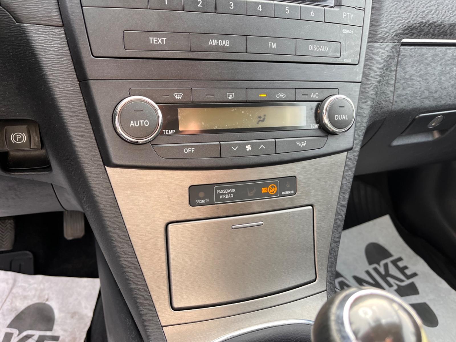 Toyota Avensis 2009 — photo 14