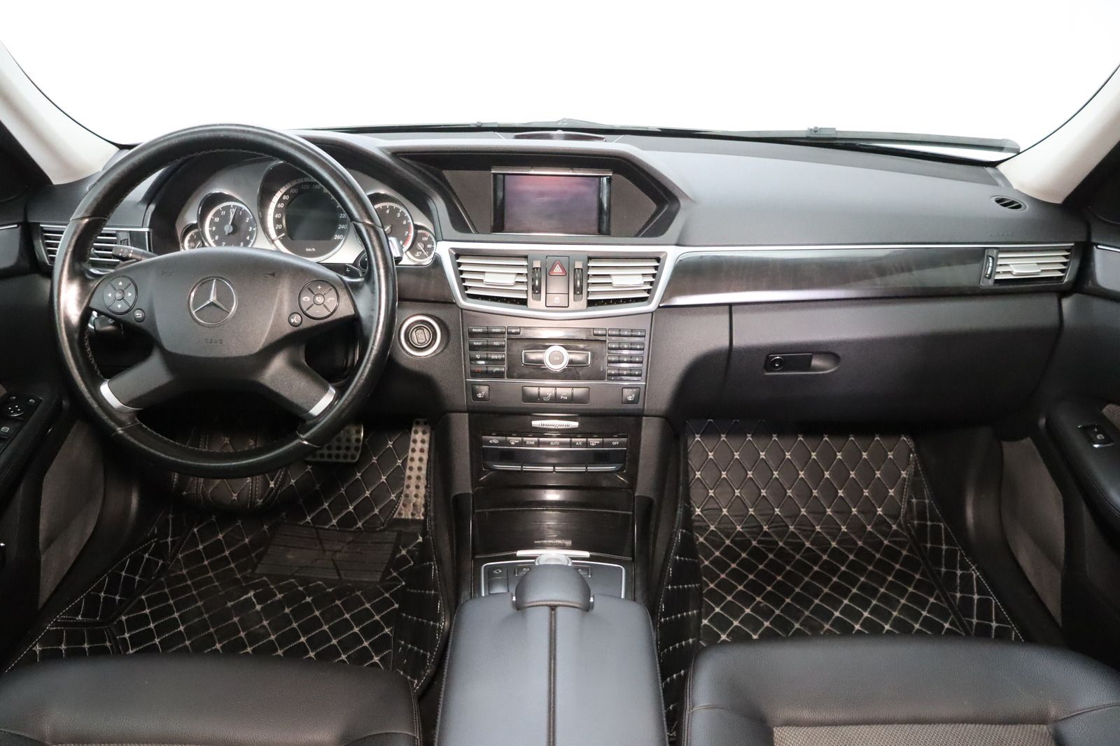 Fahrzeugabbildung Mercedes-Benz E 350 CGI T BlueEFFICIENCY * Navi * Sitzhzg. *