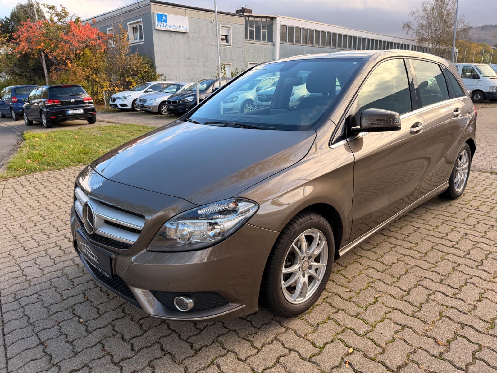 Mercedes-Benz B 180