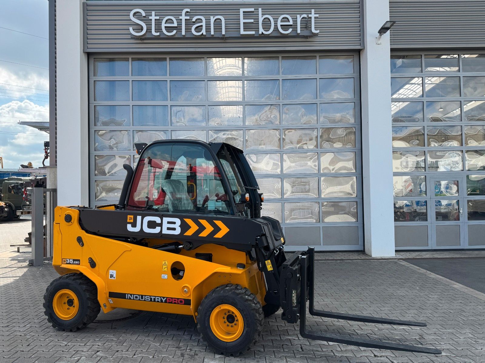 Fahrzeugabbildung JCB TLT 35-26D 4WD Teletruck / nur : 143h!! / SS